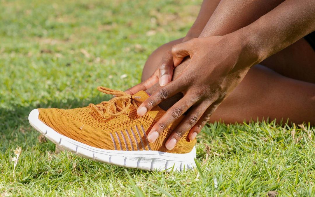 dolor-en-la-parte-externa-del-tobillo-al-estar-mucho-tiempo-de-pie-causas-diagnostico-funcional-y-ejercicios-correctivos