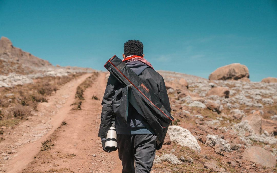 ¿Por qué pierdes fuerza al caminar cuesta arriba y cómo solucionarlo con ejercicios específicos?