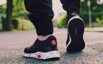 ¿Por qué me cuesta levantar el pie al caminar? Causas funcionales, diagnóstico y ejercicios correctivos