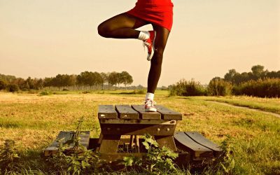 ¿Por qué me cuesta mantener el equilibrio al lavarme los dientes o vestirme? Causas ocultas y cómo solucionarlo con ejercicios prácticos