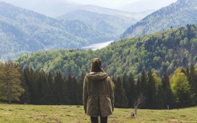 ¿Por qué se carga la parte baja de la espalda al estar de pie mucho tiempo? Causas, prevención y ejercicios efectivos